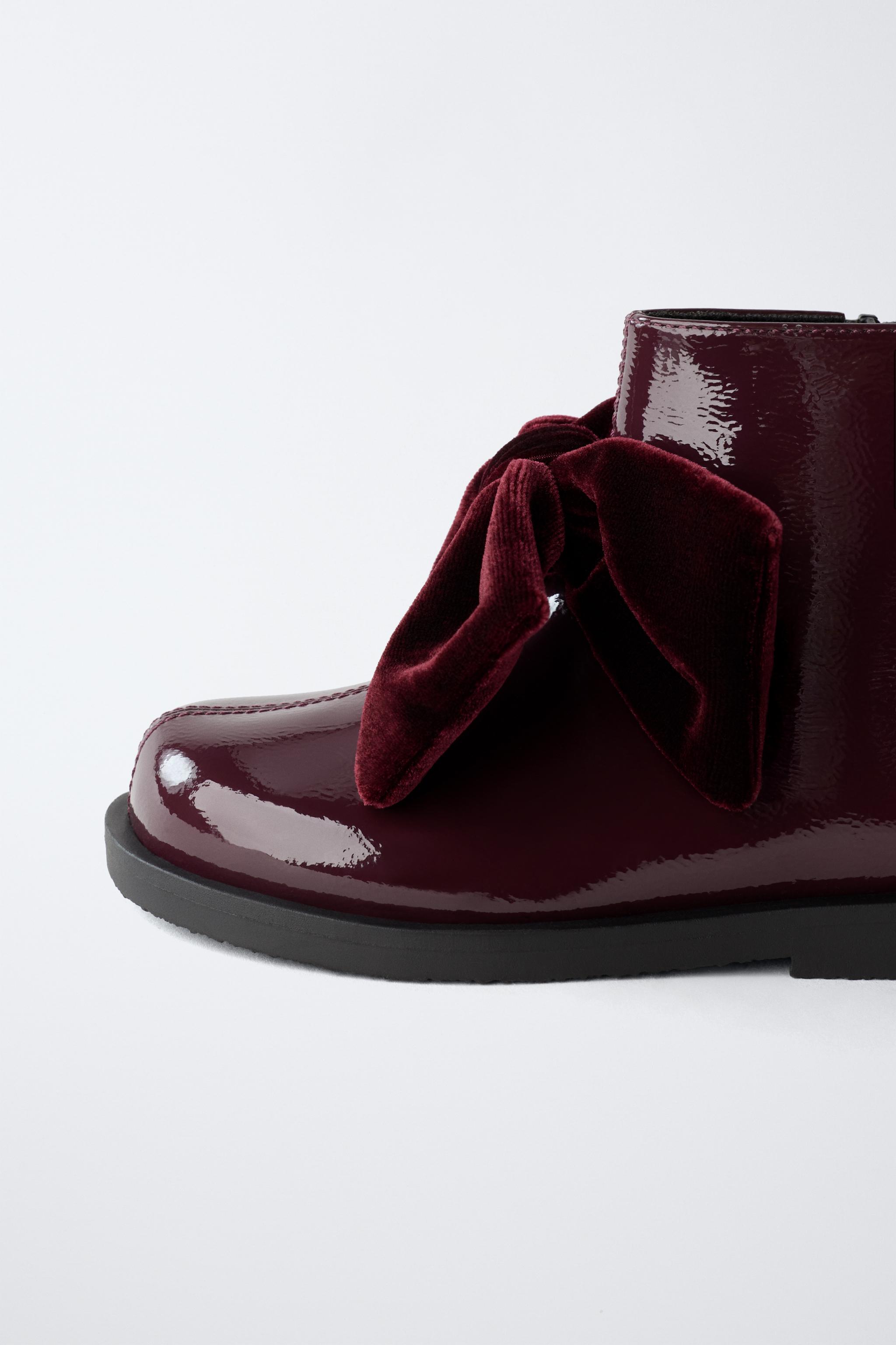 BOTTINES VERNIES AVEC NOEUD